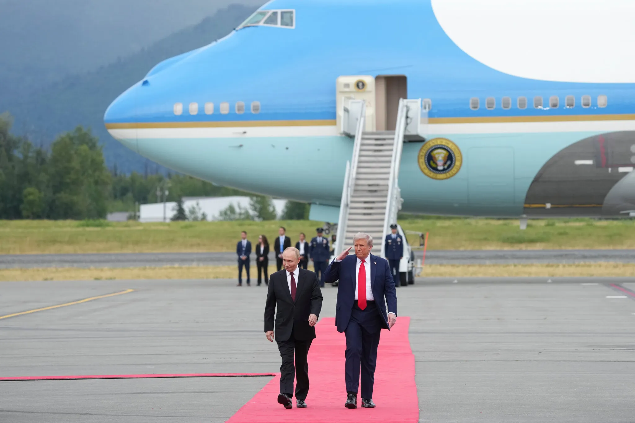 Саміт у Анкориджі: Трамп і Путін без прориву, але з політичними сигналами